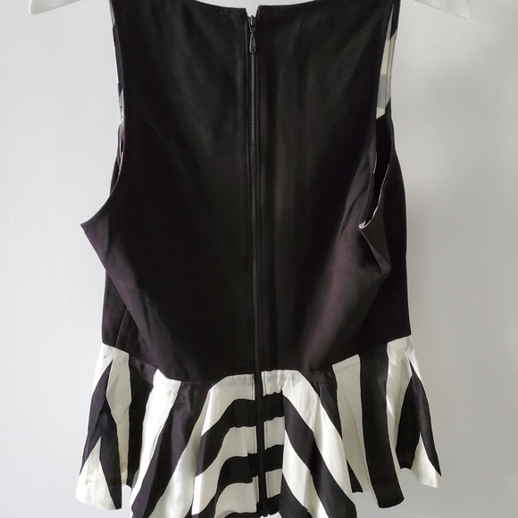 THE ADDISON STORY PEPLUM HI LO TOP - SIZE M - Picture 2 of 2